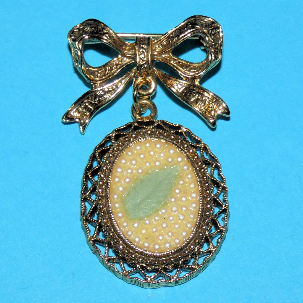 Vintage 1928 Bow Brooch Pin Dangle Leaf Faux Pearl Textured Gold Tone 15$